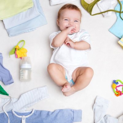 bebe com varas roupas