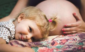 Com quantas semanas o bebê fica acima do umbigo