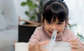 como fazer lavagem nasal em bebe